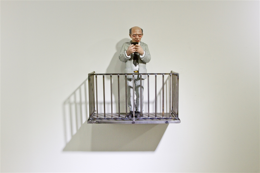 Urban_Inertia_show_Isolated_in_the_modern_ourtdoors_Isaac_Cordal_IMG_2602